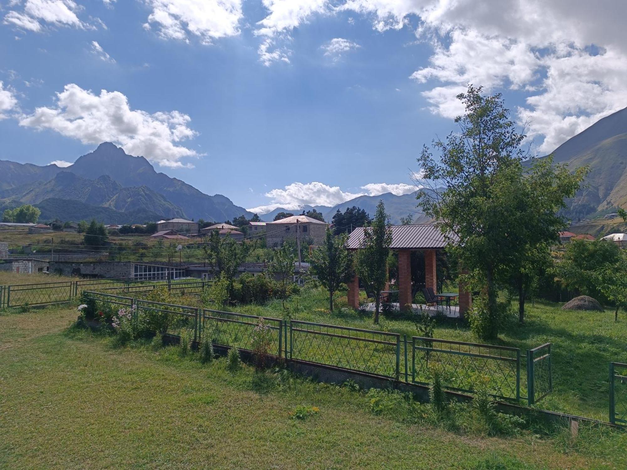 Kamara Guest House Kazbegi Esterno foto