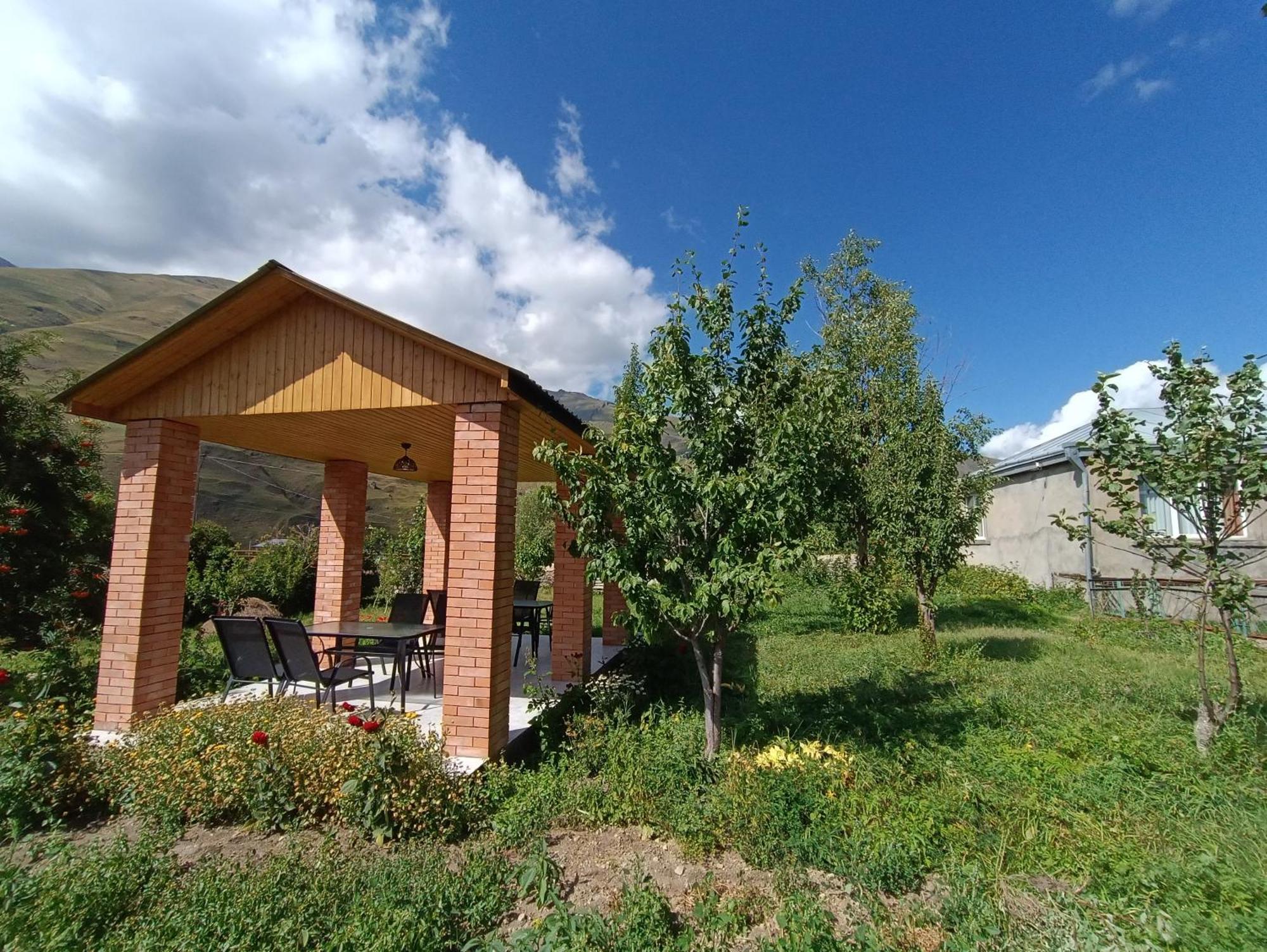 Kamara Guest House Kazbegi Esterno foto
