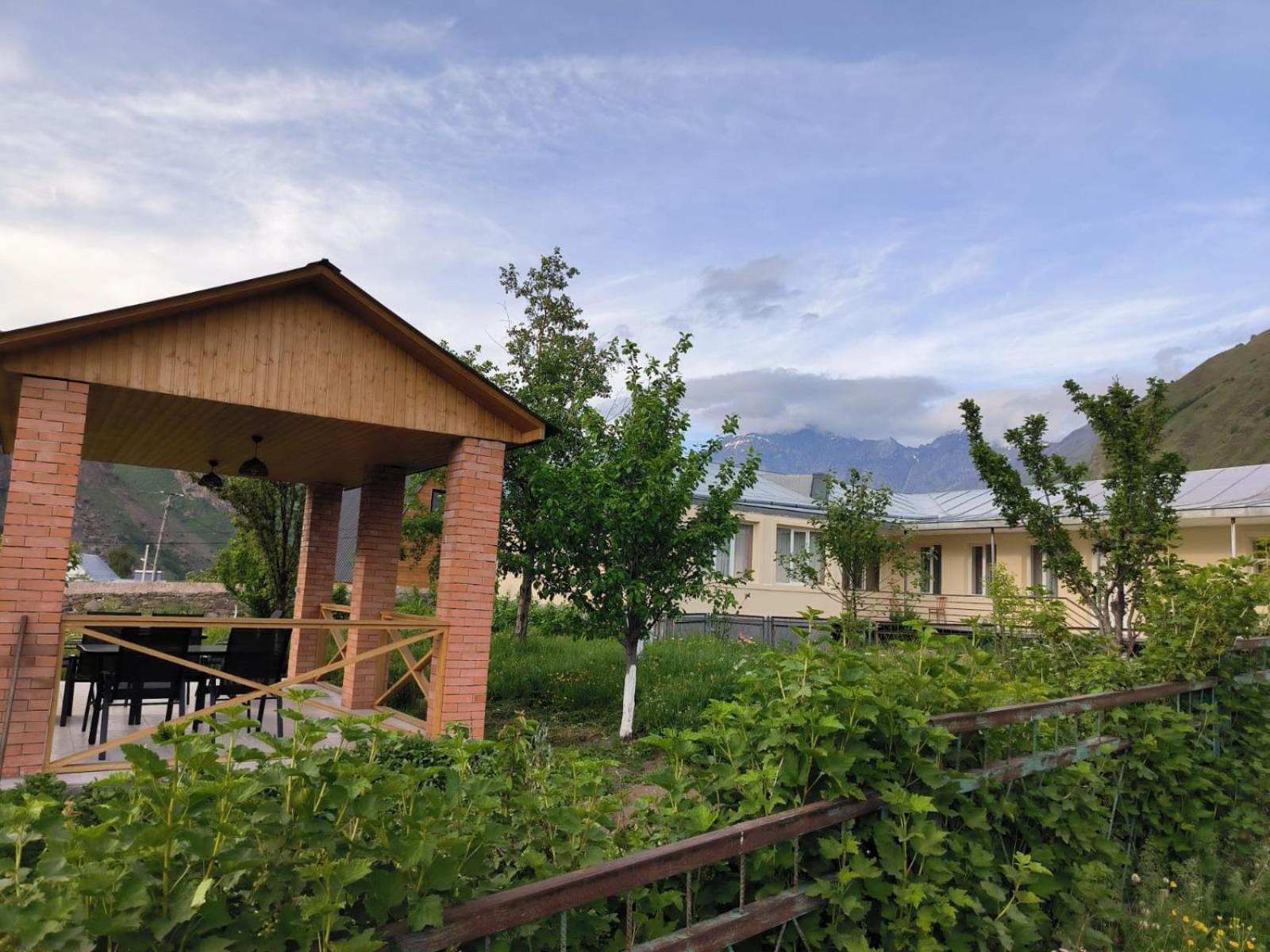 Kamara Guest House Kazbegi Esterno foto